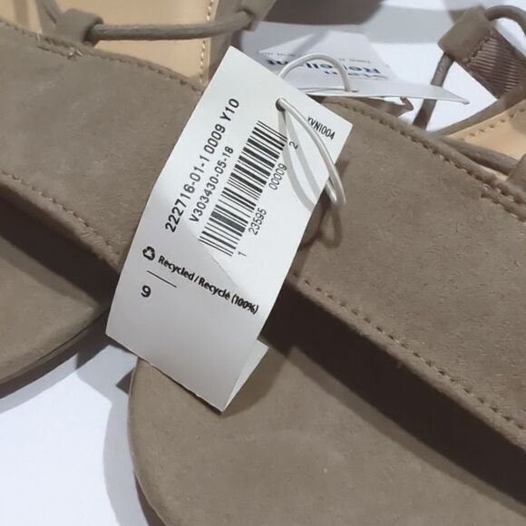 Old Navy Strappy Heels with PomPom Taupe Size 9 NWT - Picture 3 of 7